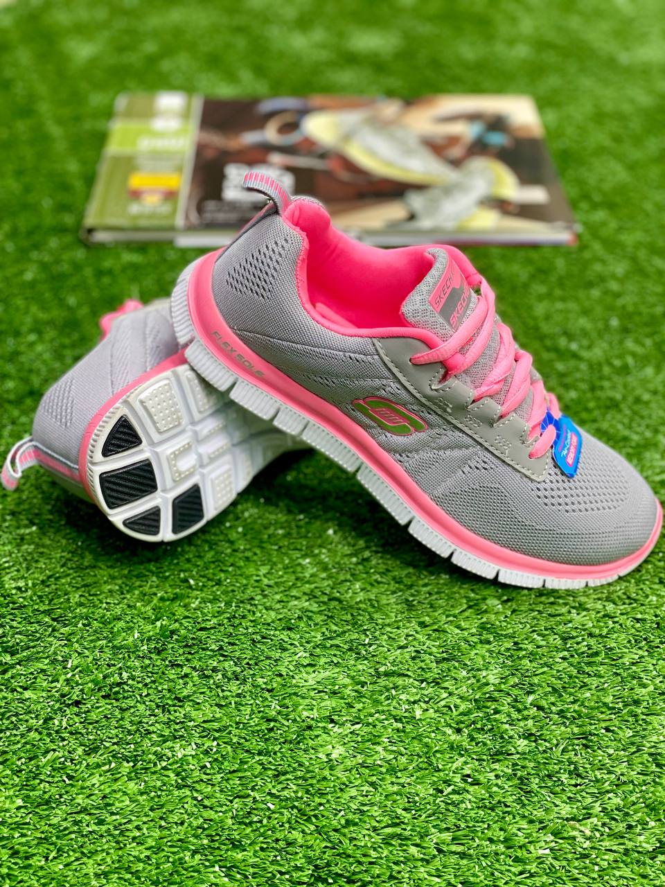 کفش ورزشی زنانه اسکیچرز  آفباکس کد 350