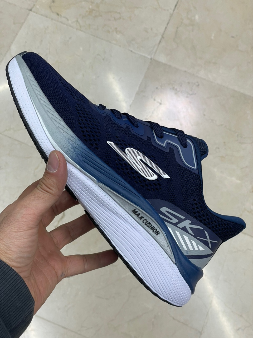 کتونی ورزشی اسکیچرز